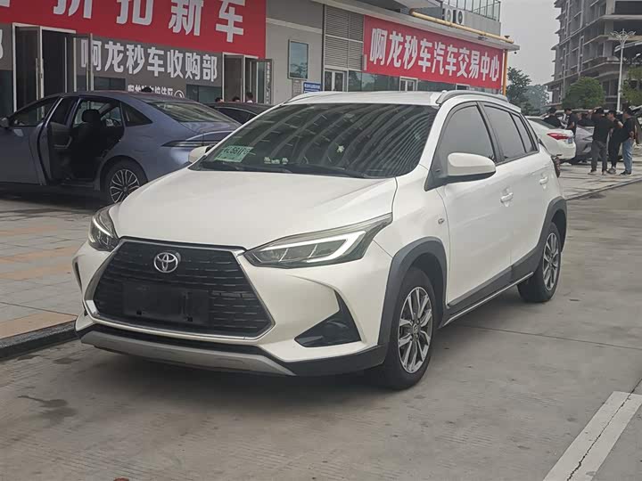 Фото 1 - Toyota Yaris L Hatchback