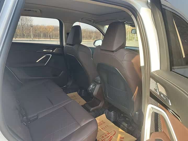 Фото 9 - BMW X1