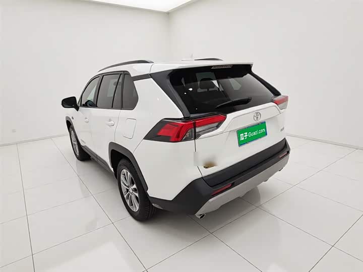Фото 5 - Toyota RAV4