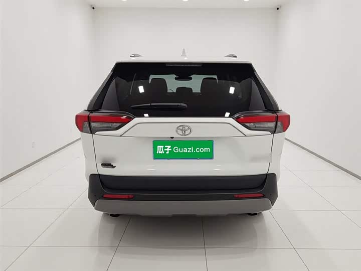 Фото 6 - Toyota RAV4