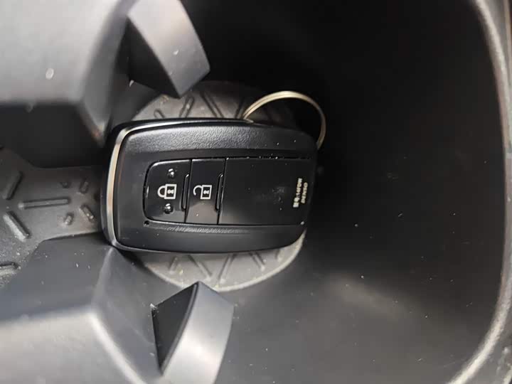 Фото 9 - Toyota RAV4