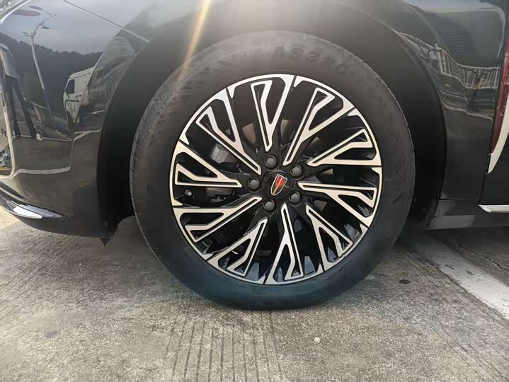 Фото 9 - Hongqi H5