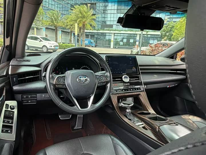 Фото 4 - Toyota Avalon
