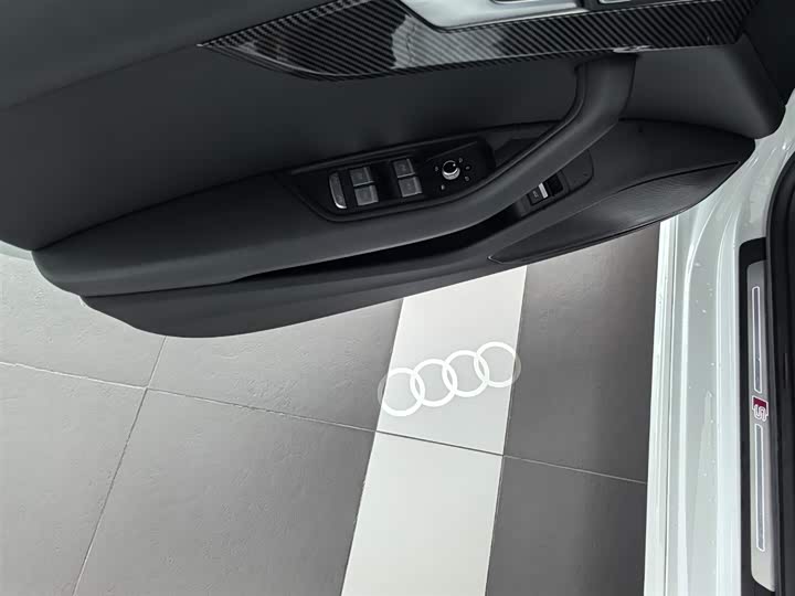 Zdjęcie 7 - Audi A4L