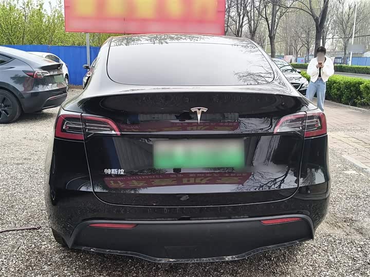 Photo 4 - Tesla Model Y