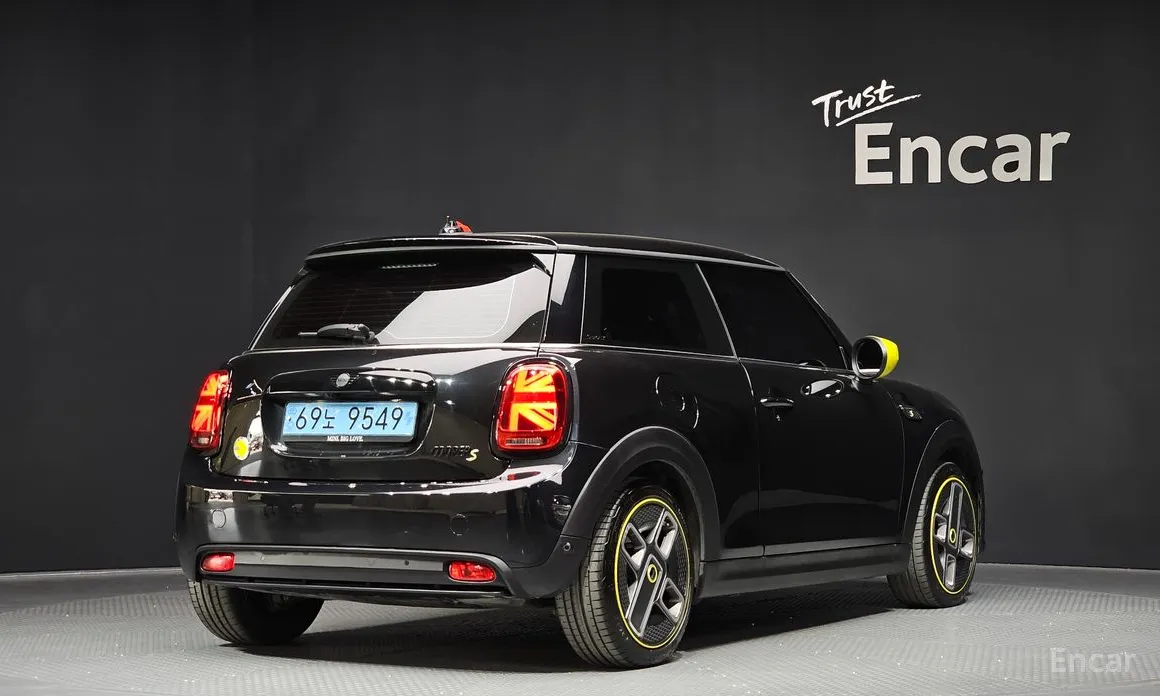 Photo 2 - Mini Cooper