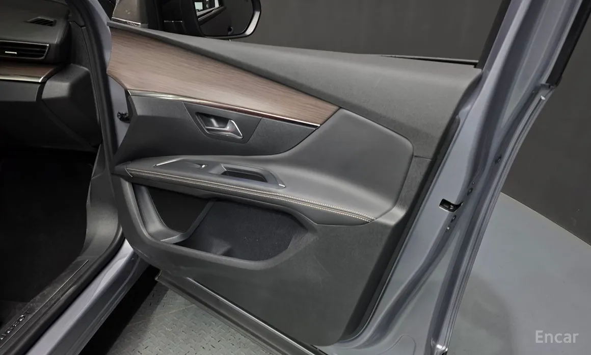 Фото 24 - Peugeot 5008