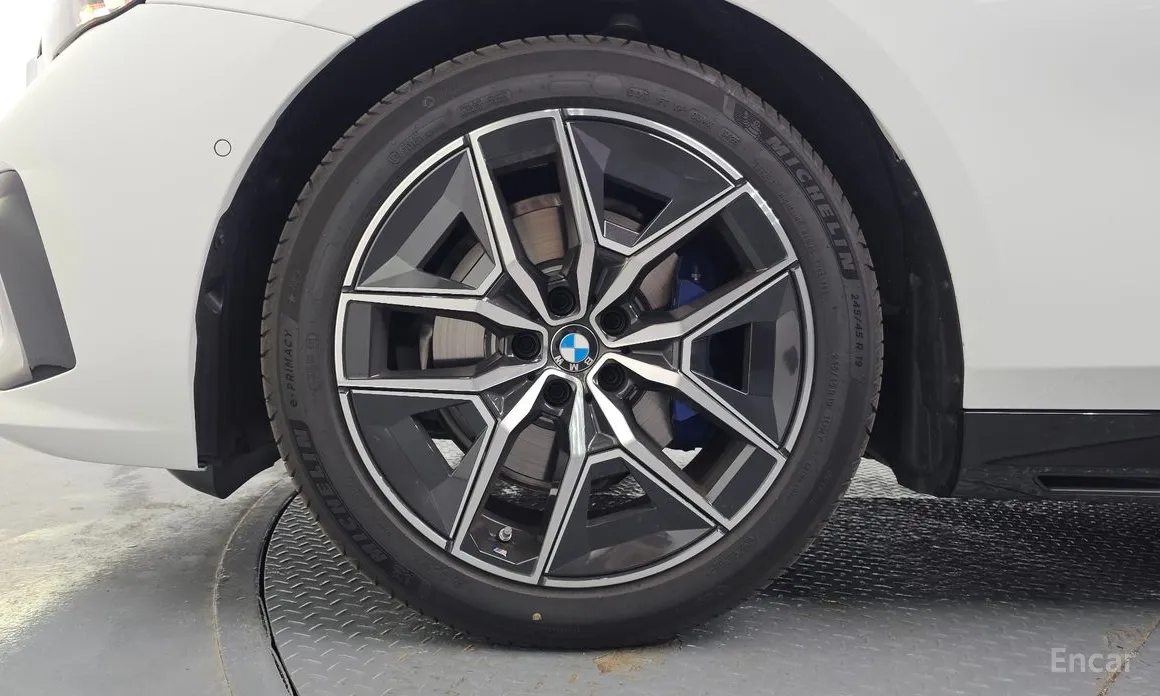 Фото 5 - BMW 5 Series