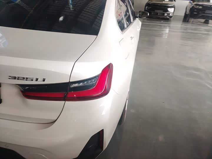 Photo 8 - BMW 3 Series