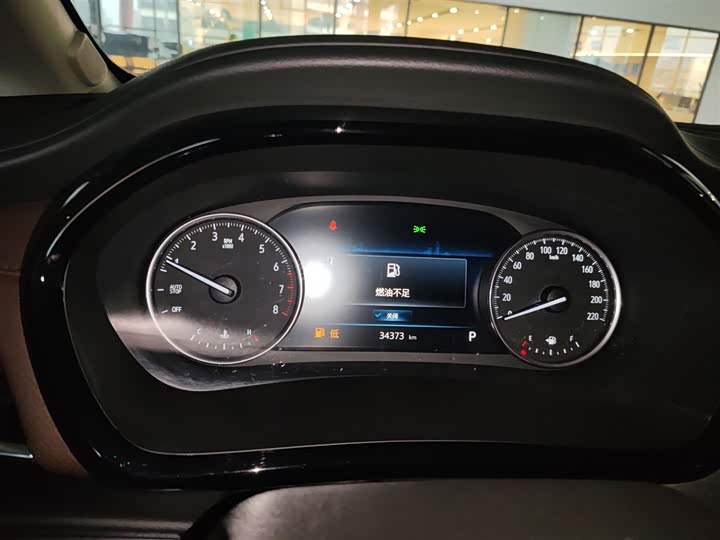 Photo 8 - Buick GL8 ES