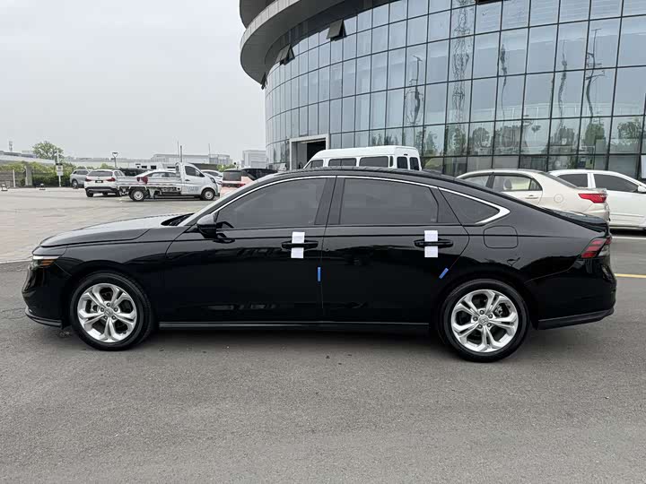 Фото 4 - Honda Accord