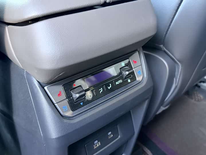 Ford Edge 2025 2025款 锐界L 2.0T EcoBoost 四驱七座至尊型