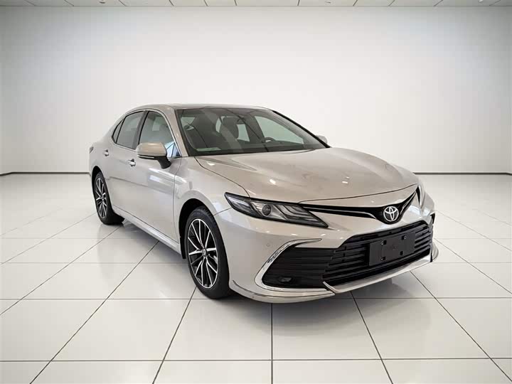 Фото 4 - Toyota Camry