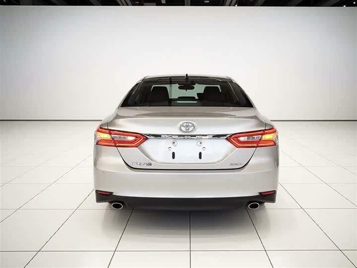 Фото 6 - Toyota Camry