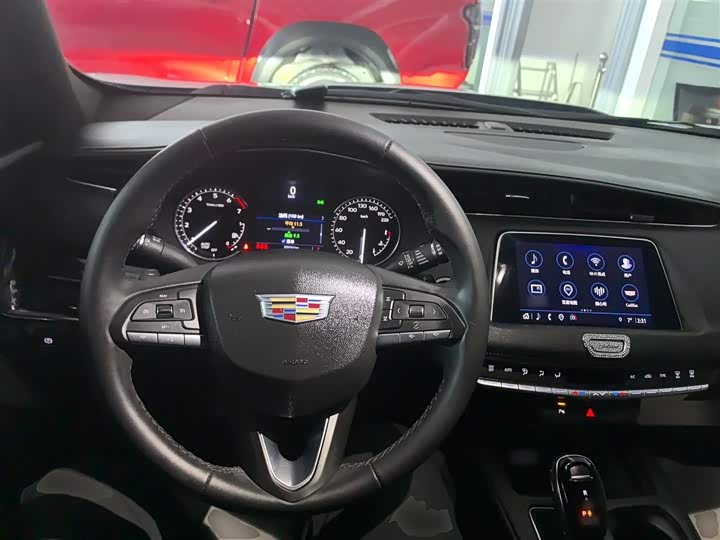 Фото 6 - Cadillac XT4
