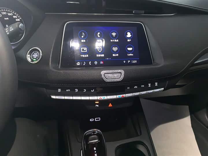 Фото 9 - Cadillac XT4