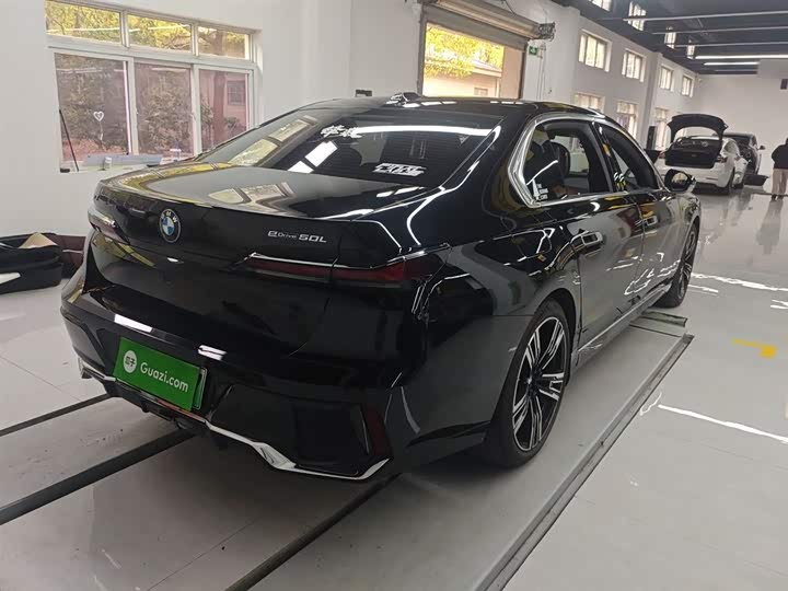 BMW i7 2023 2023款 eDrive50L 尊享M运动套装