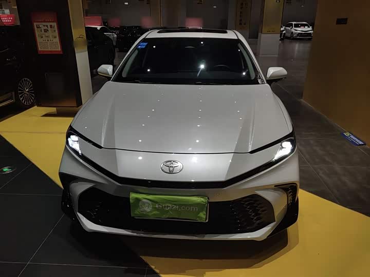 Toyota Camry 2026 2026款 双擎 2.0HSE 运动Lite版