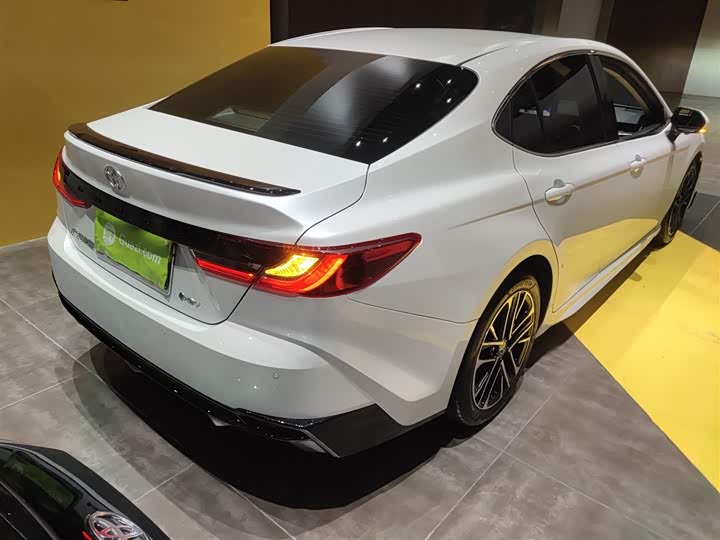 Toyota Camry 2026 2026款 双擎 2.0HSE 运动Lite版