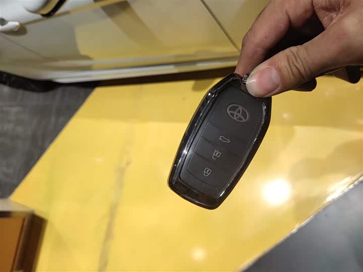 Toyota Camry 2026 2026款 双擎 2.0HSE 运动Lite版