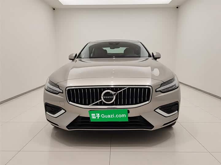 Volvo S60 2025 2025款 B4 智逸豪华版