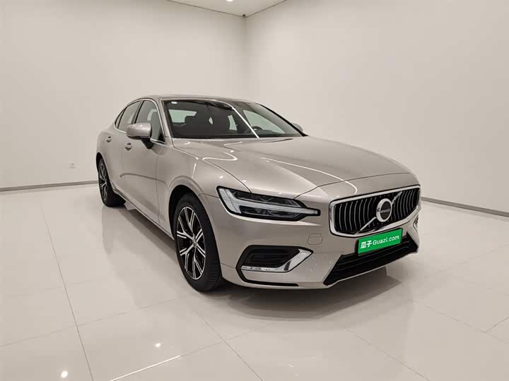 Volvo S60 2025 2025款 B4 智逸豪华版