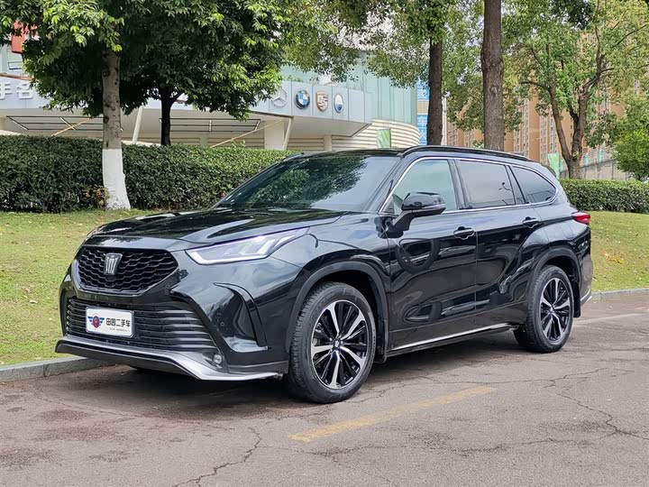 Photo 1 - Toyota Crown Kluger