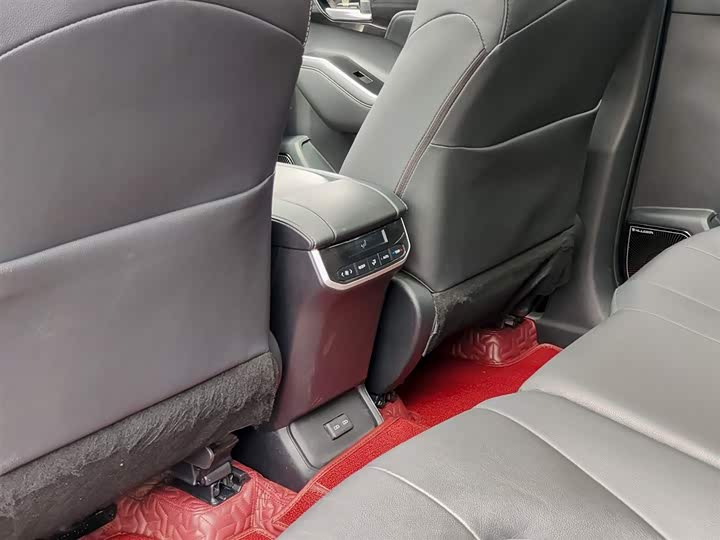 Photo 9 - Toyota Crown Kluger