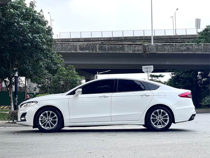 Фото 3 - Ford Mondeo
