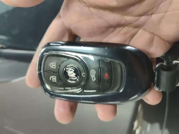 Фото 9 - Buick GL8 ES