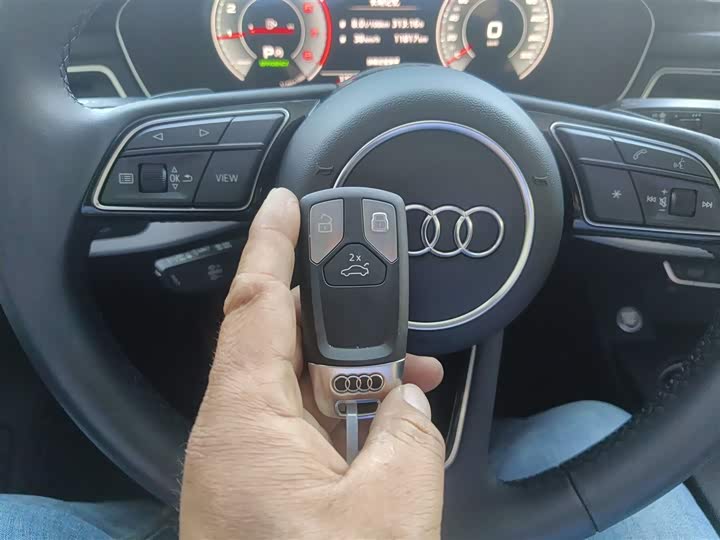 Zdjęcie 9 - Audi A4L