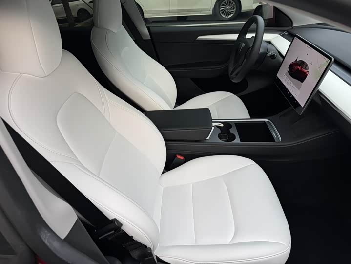 Zdjęcie 6 - Tesla Model Y