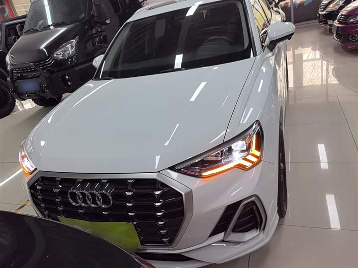 Photo 3 - Audi Q3