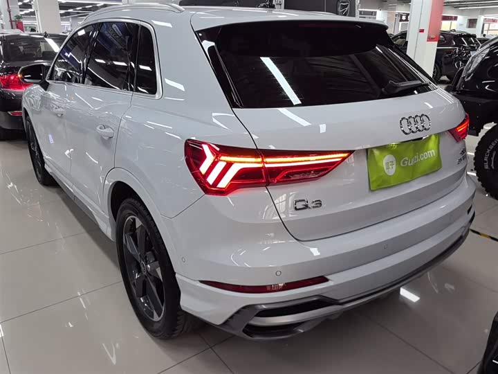 Photo 5 - Audi Q3