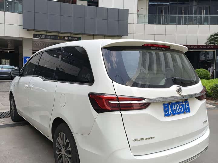 Фото 4 - Buick GL8 ES