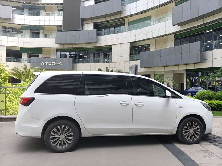 Фото 6 - Buick GL8 ES