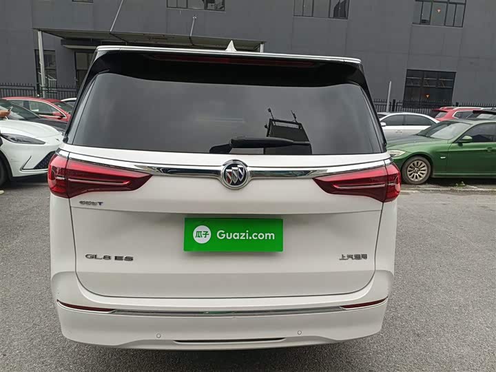 Photo 4 - Buick GL8 ES