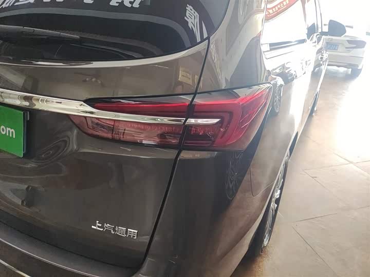 Photo 8 - Buick GL8 ES