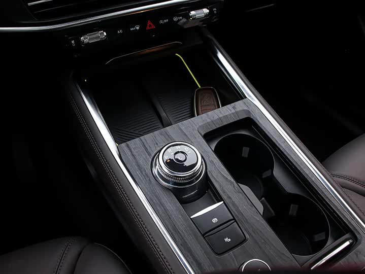 Фото 9 - Ford Explorer