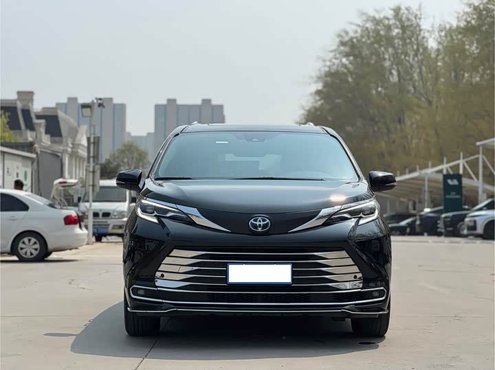 Фото 2 - Toyota Sienna