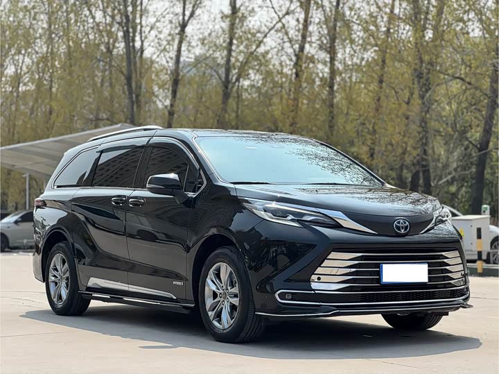 Фото 3 - Toyota Sienna