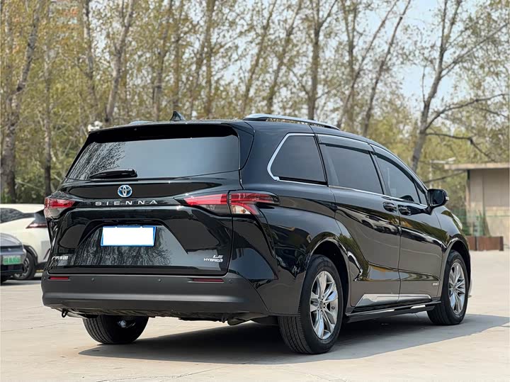 Фото 4 - Toyota Sienna