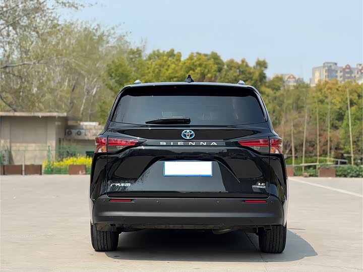 Фото 5 - Toyota Sienna