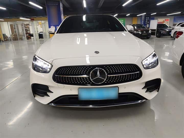 Фото 3 - Mercedes-Benz E-Class