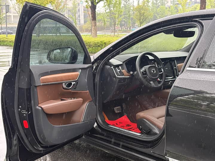 Volvo S90 2025 2025款 B5 智逸豪华版