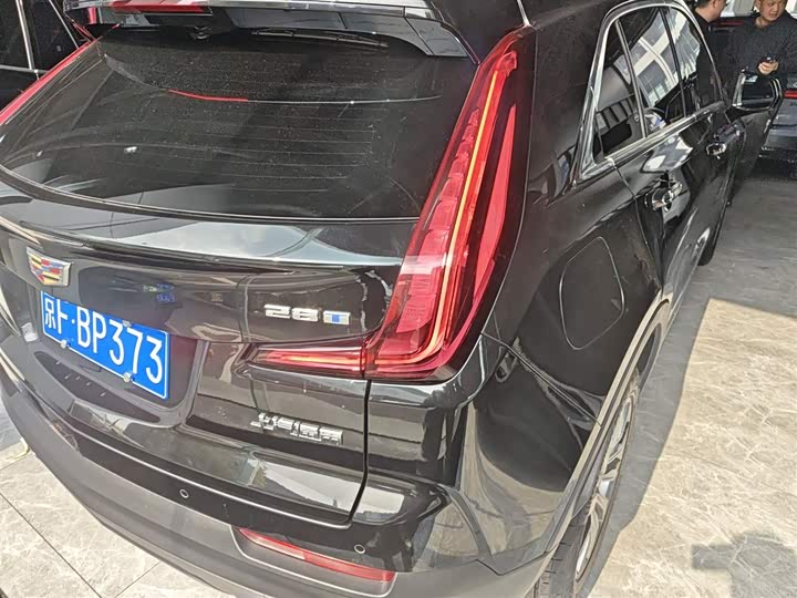 Фото 8 - Cadillac XT4
