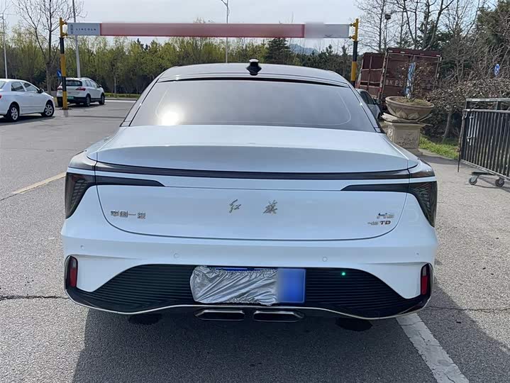Фото 5 - Hongqi H6