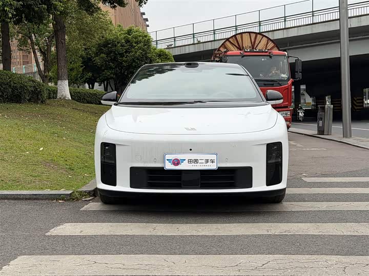 2025 LiXiang i6