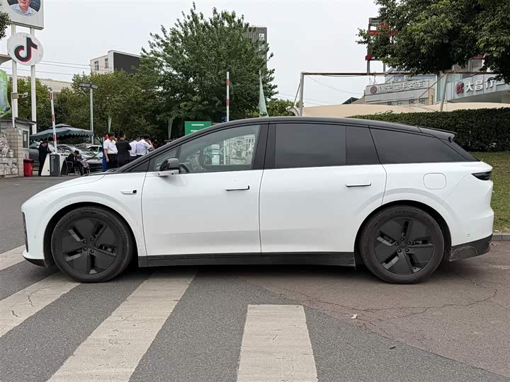 2025 LiXiang i6