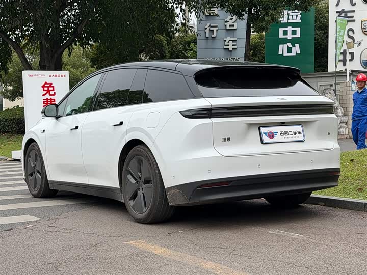 2025 LiXiang i6